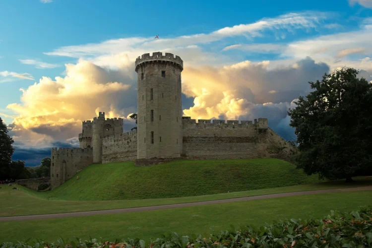 An image of warwick castle.